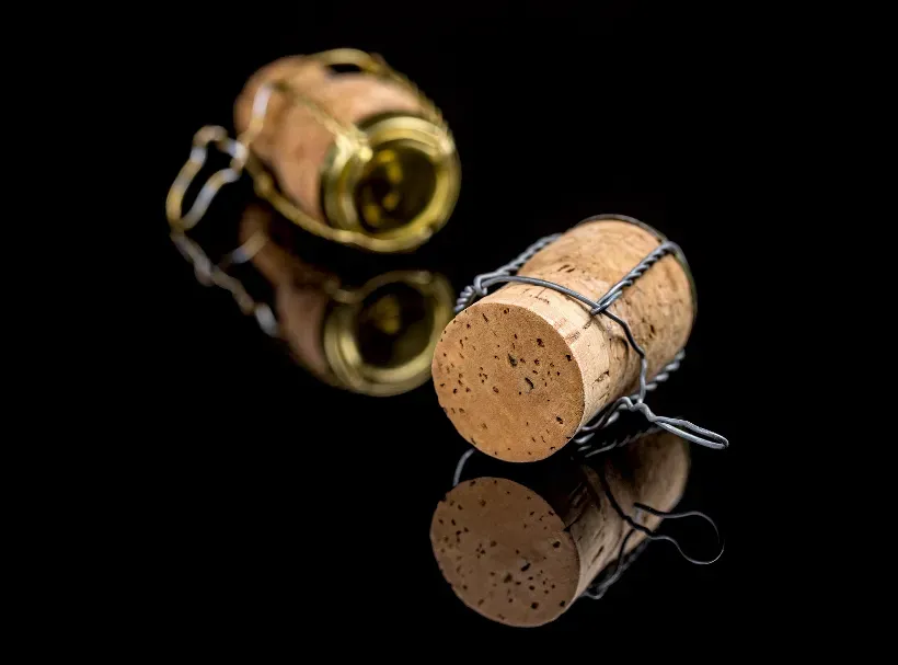 Tappo in sughero: sfatiamo le fake news su qualità, sostenibilità e conservazione del vino